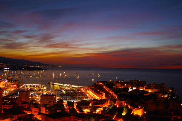 Ce paysage séduisant à Monte-Carlo invite à le visiter