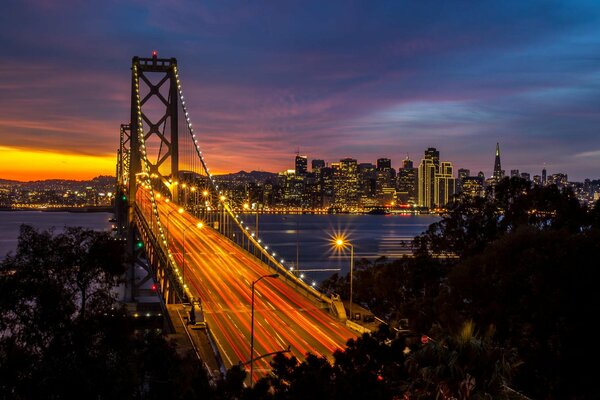 Puente Golden Gate en el sol