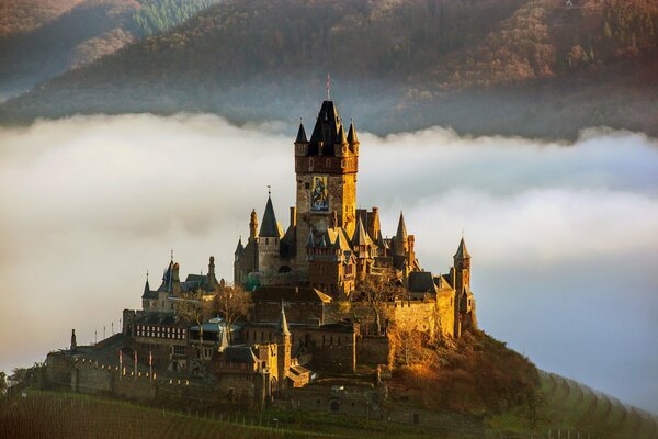 Château allemand de Kohen dans les nuages