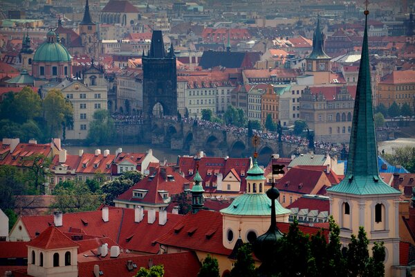Foto de la hermosa ciudad de Praga desde las alturas