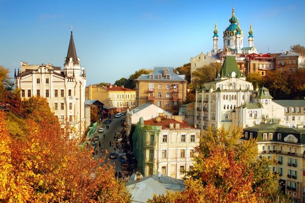 Blick auf die Andreaskirche in Kiew