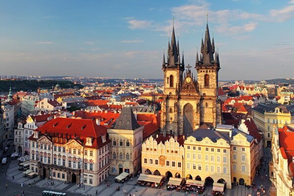 Vista desde arriba de la Plaza de la ciudad vieja de Praga