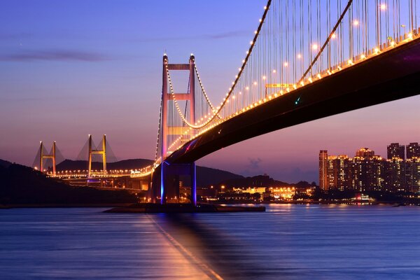 Мост в Гонконге на закате