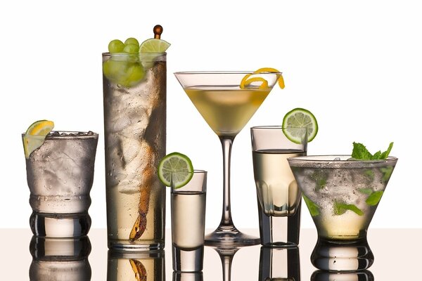 Bicchieri da cocktail di diverse forme