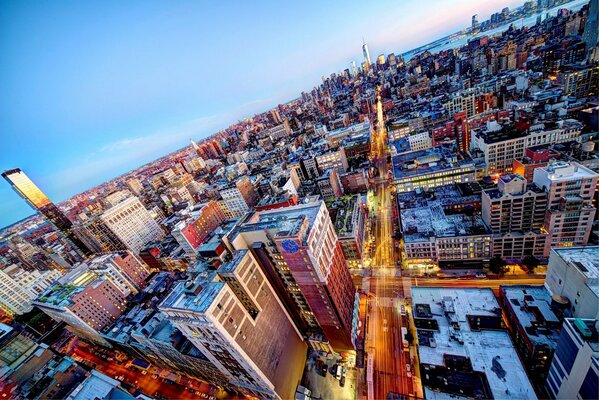 Vue du soir de New York depuis les hauteurs