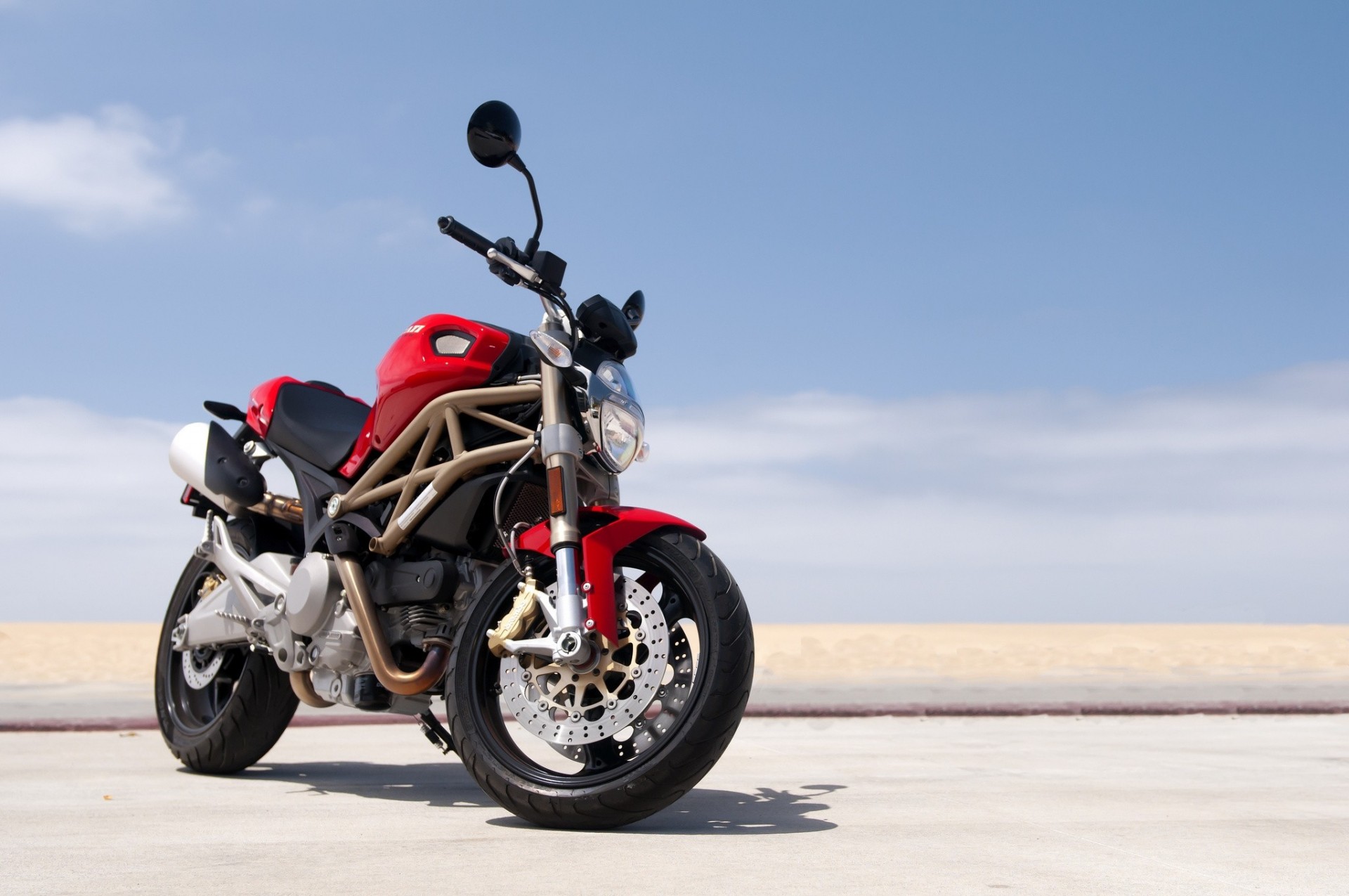 vélo ducati moto rouge