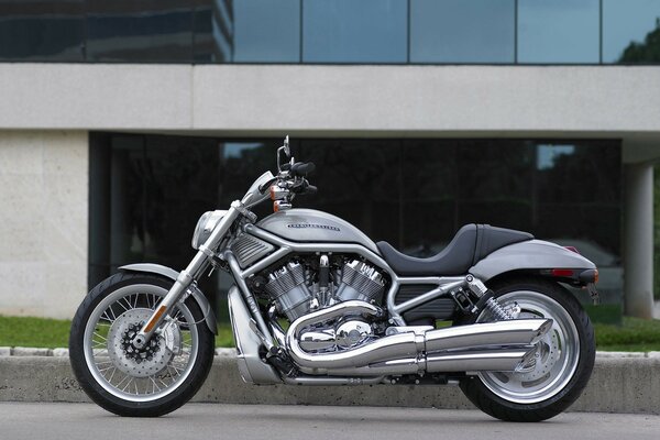 Motocicleta Harley Davidson en gris