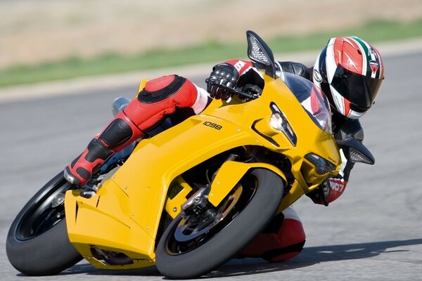 1998th year of track racing on motorcycles