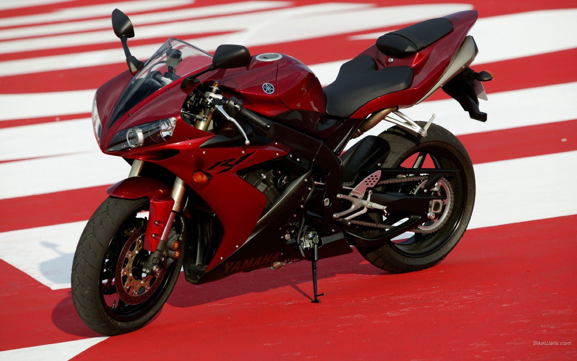 vélo adrénaline piste yamaha r1 moto bombardier course sport rouge