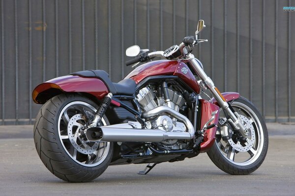 Harley Davidson Red Bike vista laterale