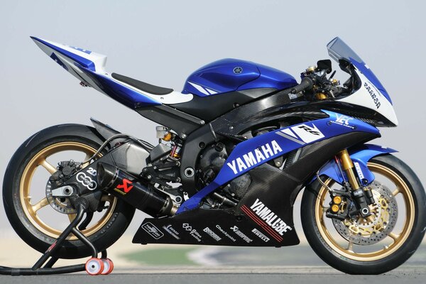 Yamaha moto catégorie super sport