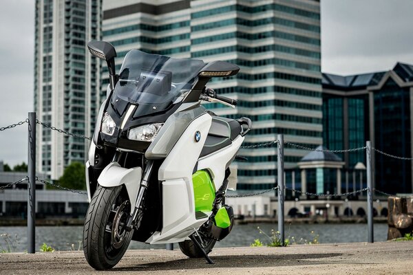 Blanco verde electro BMW para el movimiento urbano que es necesario