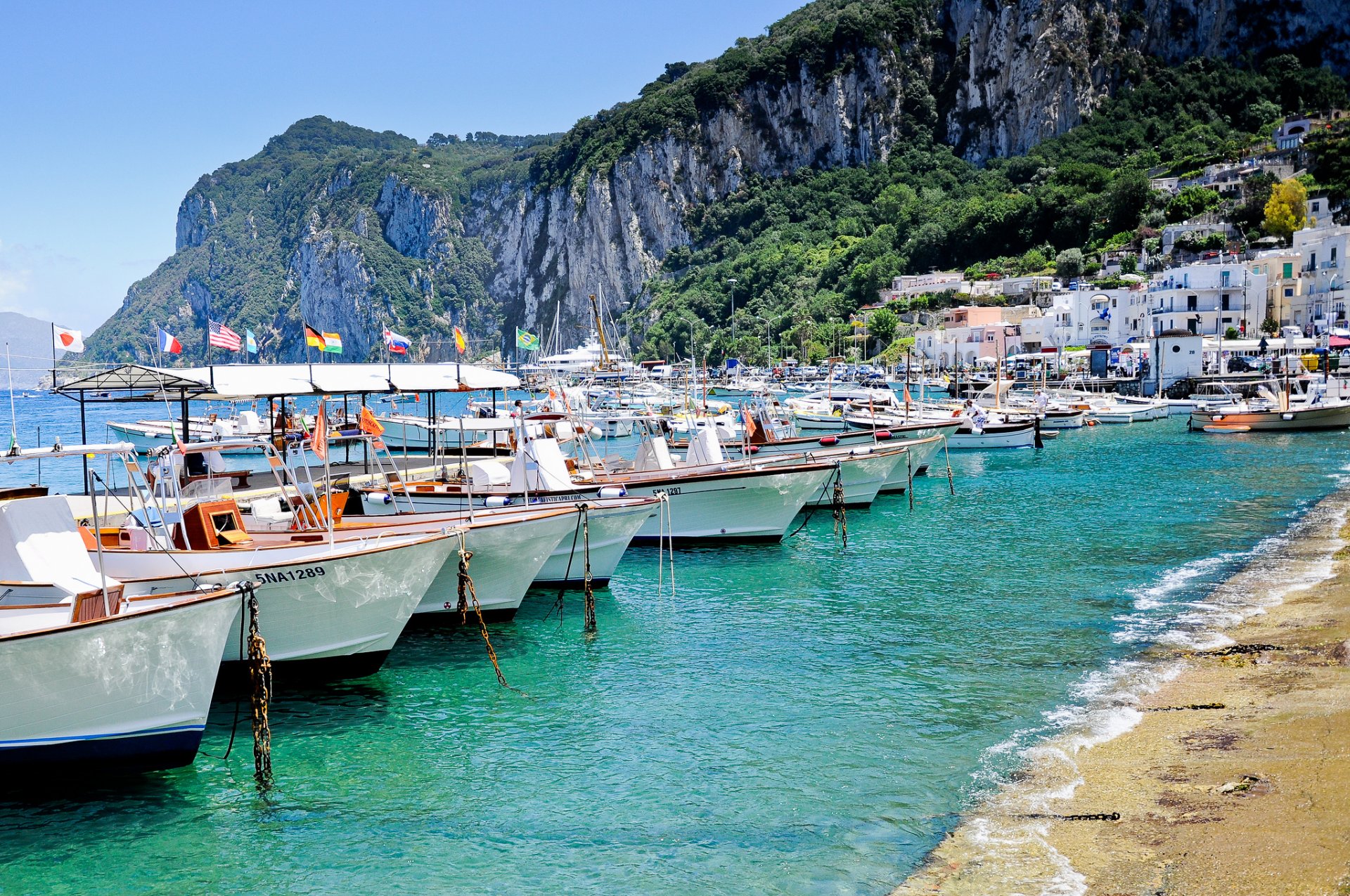 capri italie île mer bateaux côte roches maisons