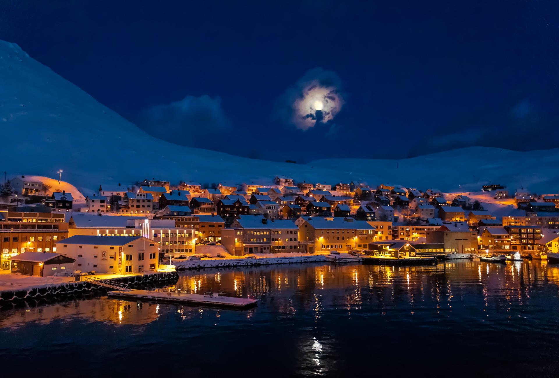 notte luna montagne neve inverno case lago