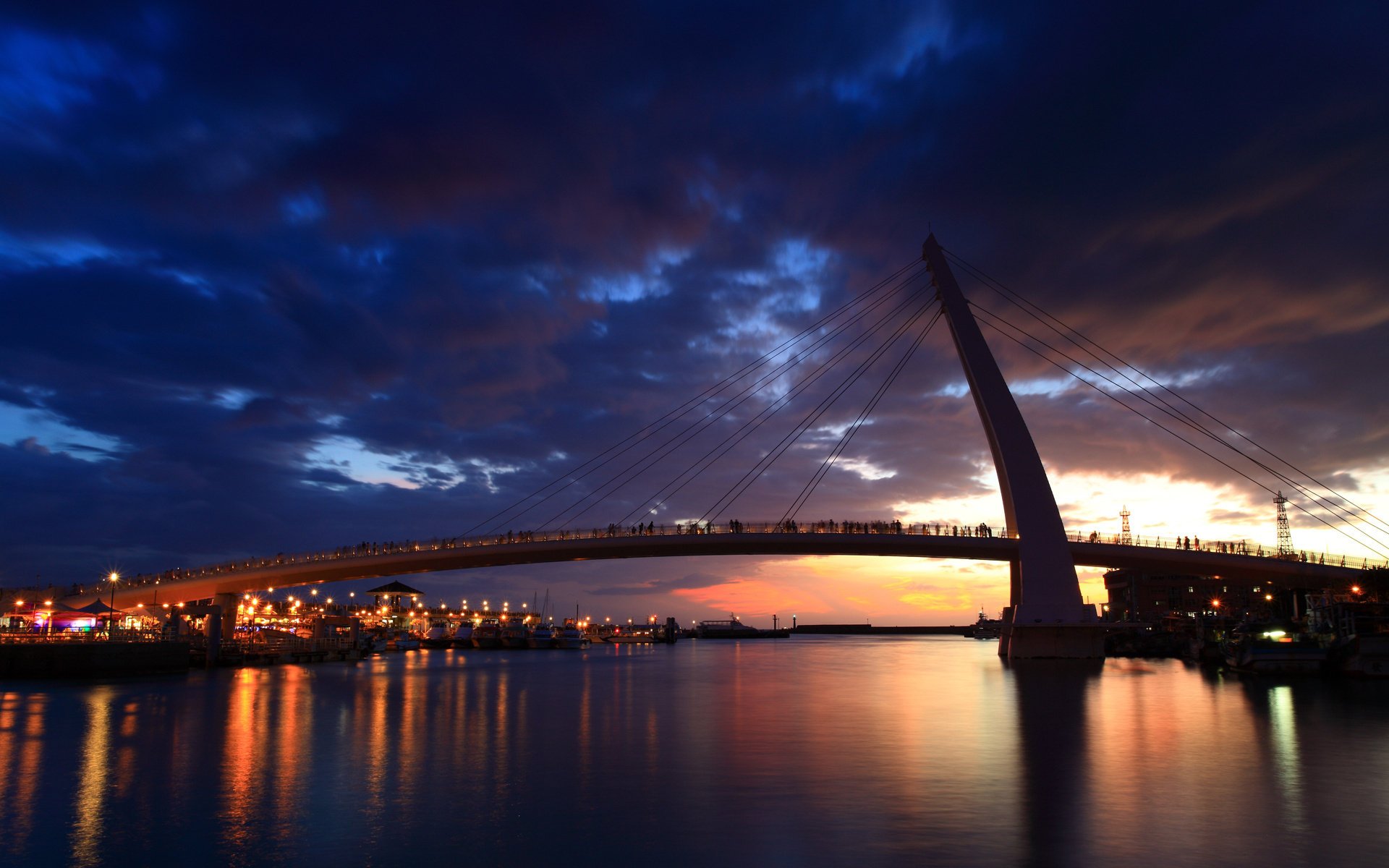 nueva ciudad de taipei noche puente luces ciudad gente río barcos