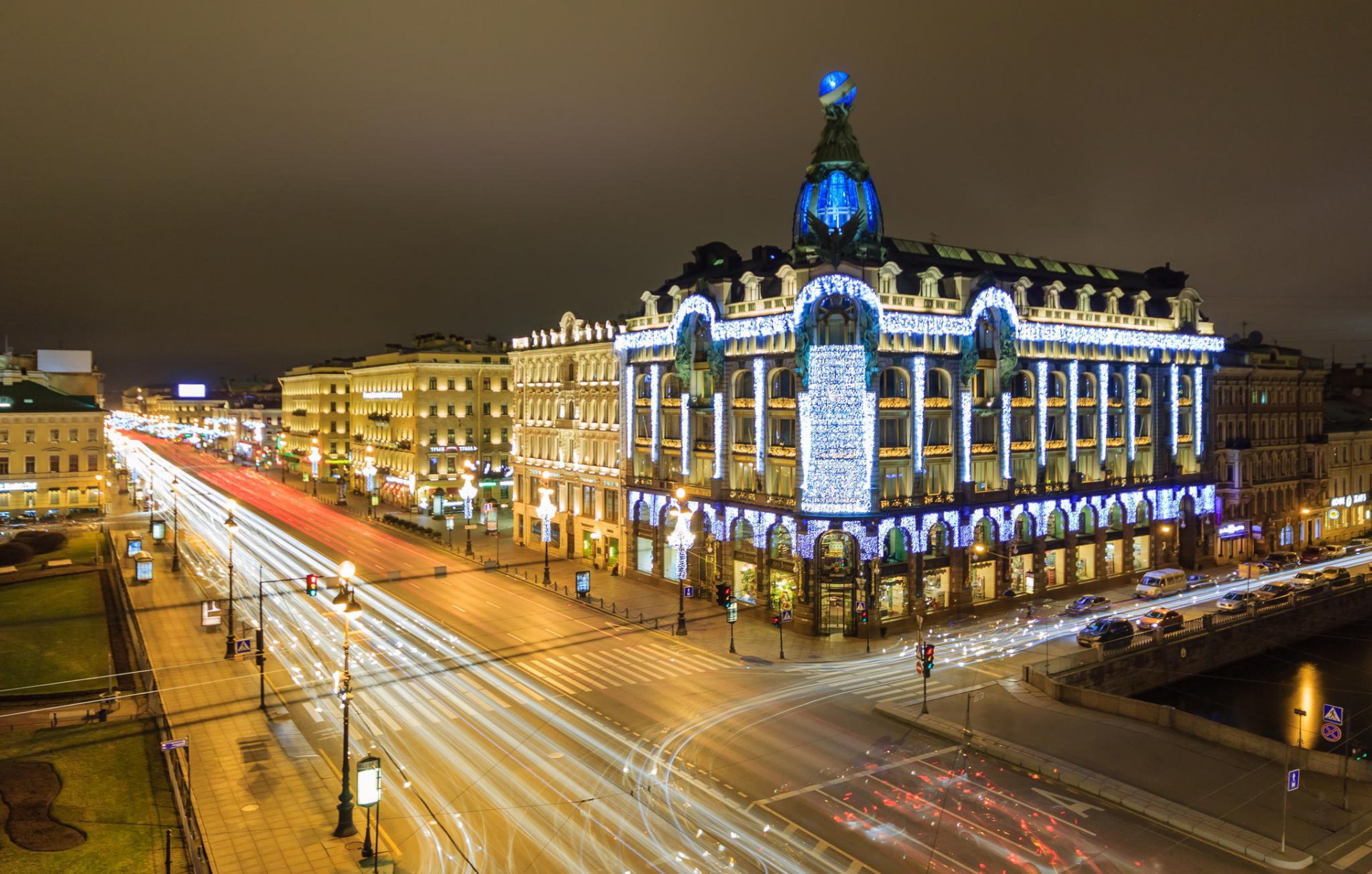 st. petersburg peter russland st. petersburg nacht lichter häuser gebäude straße newski-prospekt singer