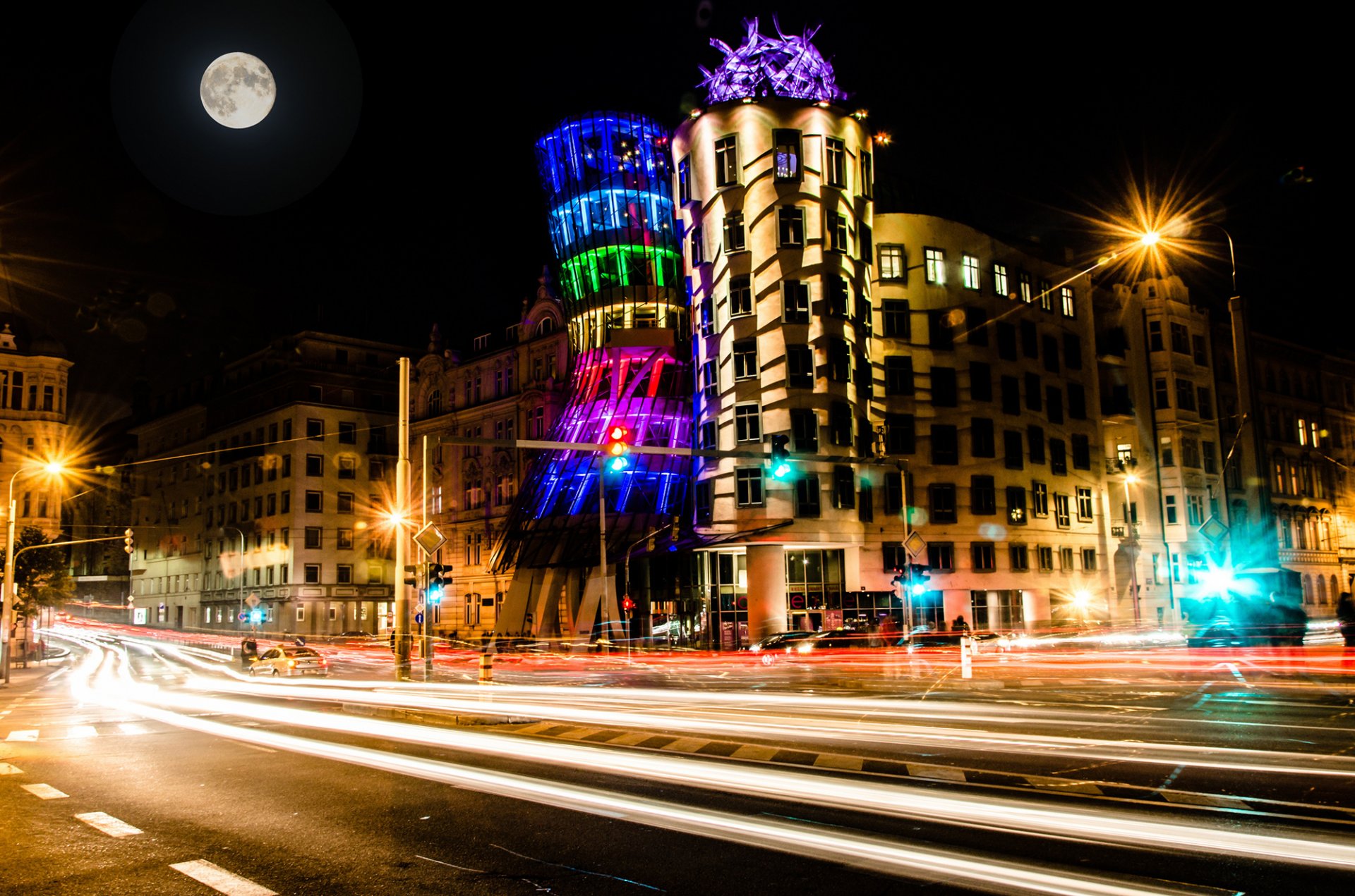 praga checo česká republika tančící dům república checa república checa casa de baile arquitectura edificio oficina ciudad noche luces iluminación carretera exposición