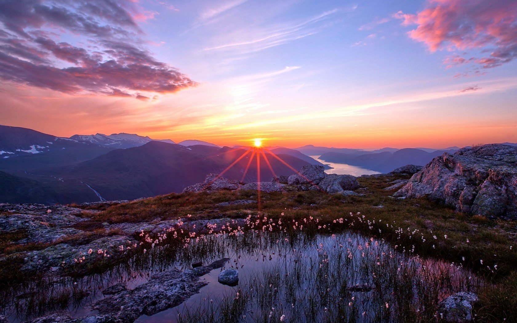 paisaje montañas puesta de sol