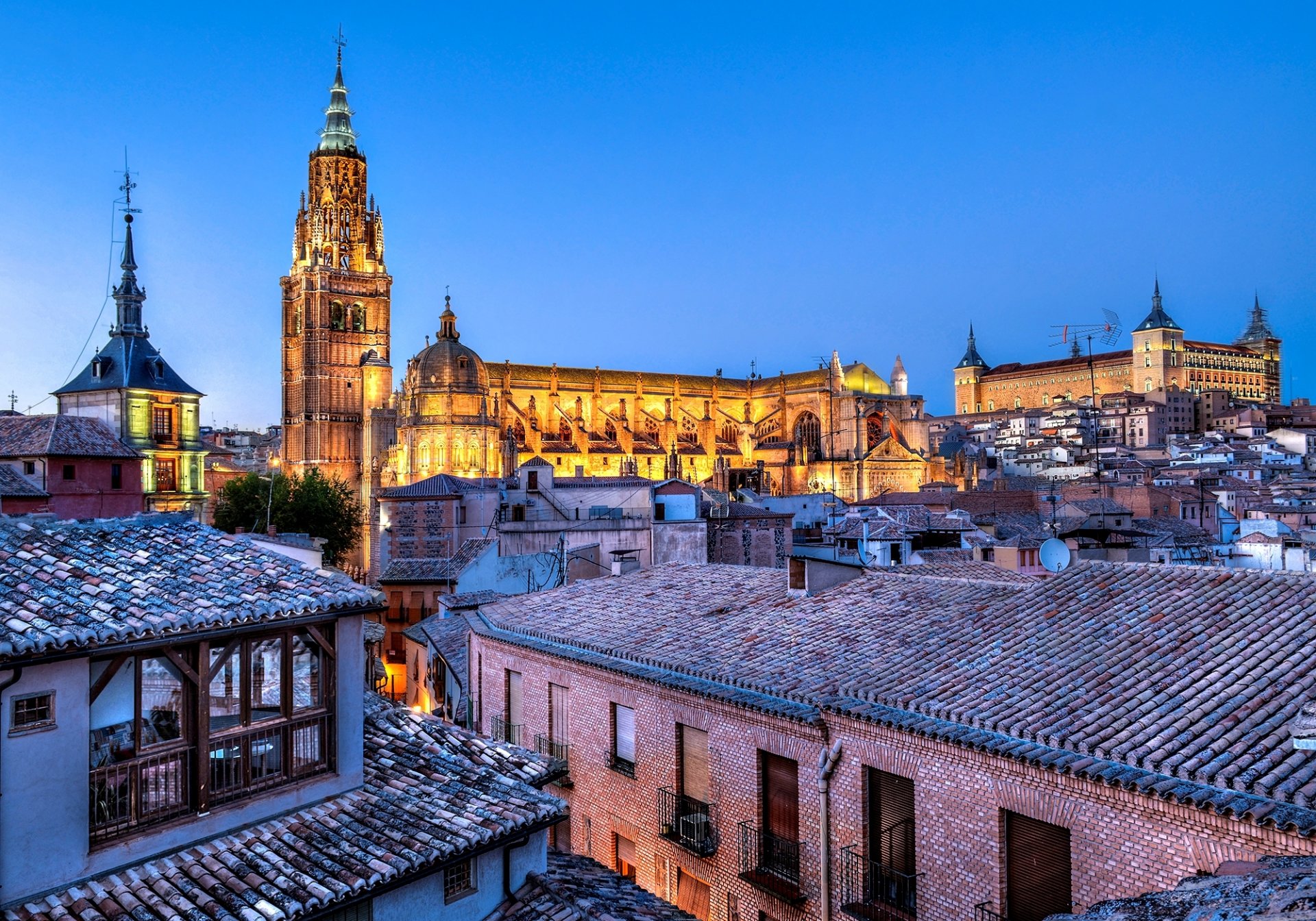 toledo spanien kastilien-la-mancha alcazar de toledo kastilien-la-mancha ansicht kathedrale festung alcazar stadt abend häuser dächer