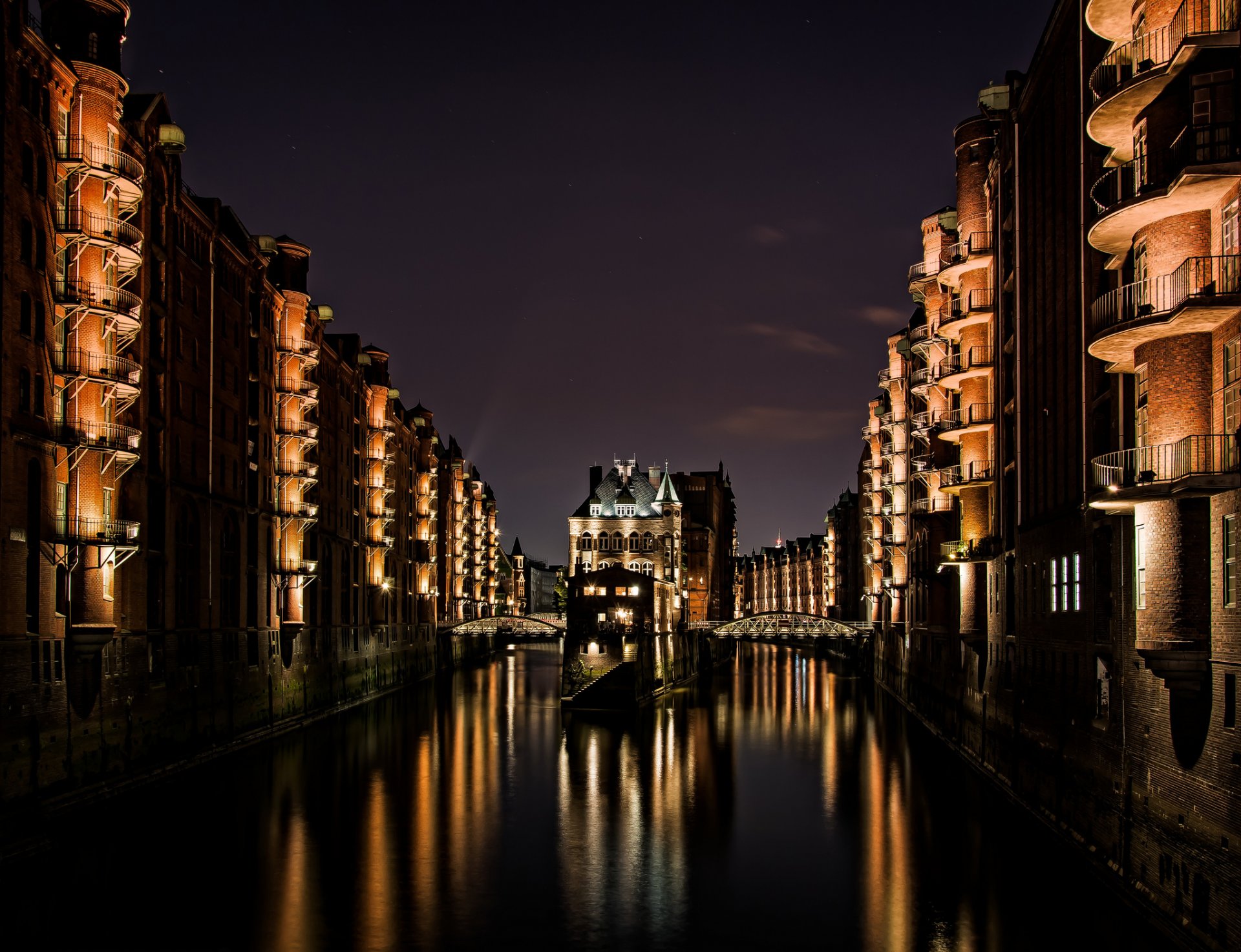 hamburg zamek fosa woda noc odbicie oświetlenie