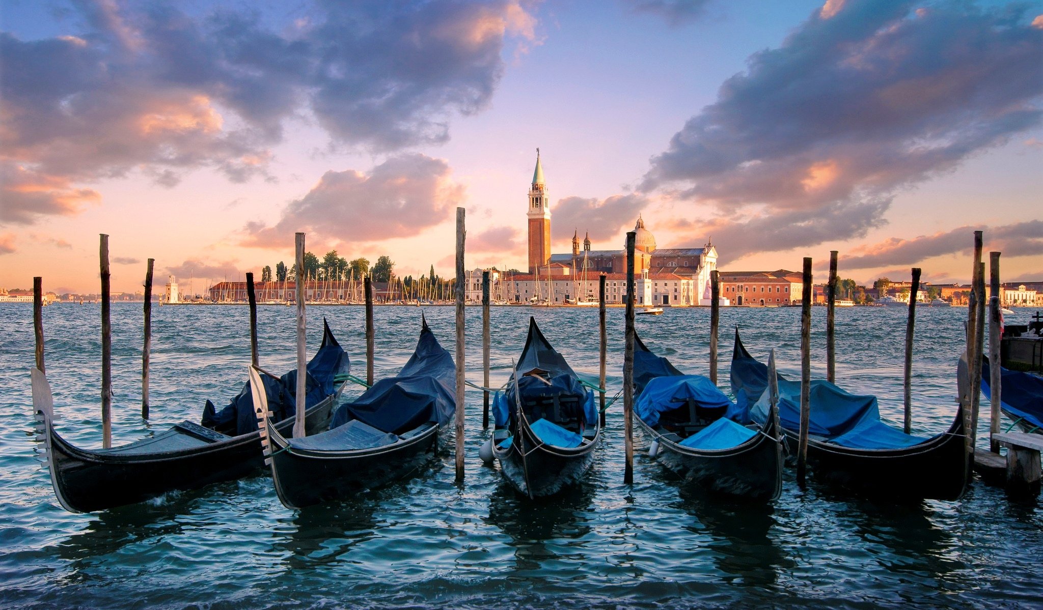 venecia italia ciudad san giorgio maggiore isla mañana góndolas mar agua cielo nubes