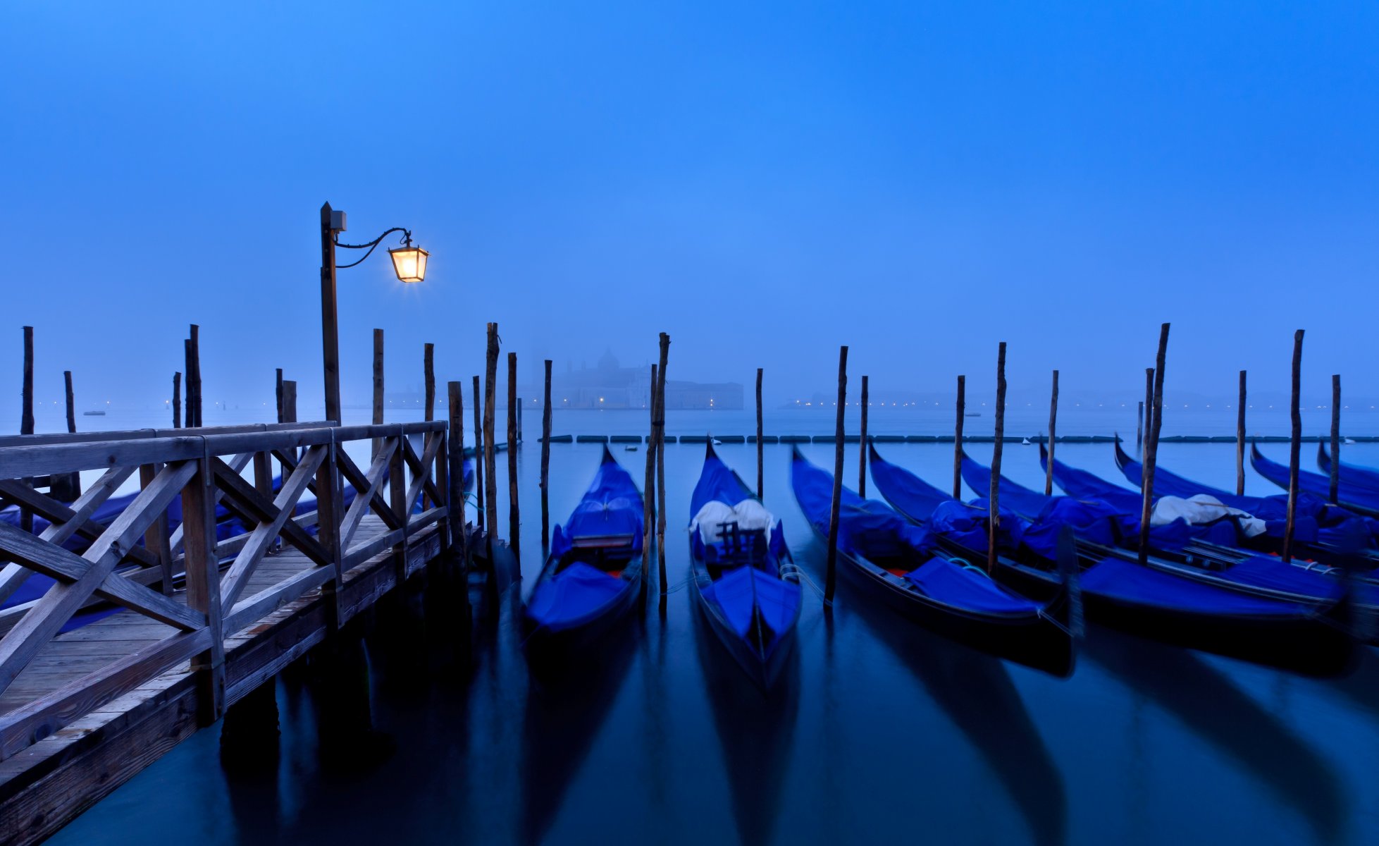 venice city san giorgio maggiore island italy morning fog pier pier gondolas sea water reflection shadows lantern light lighting