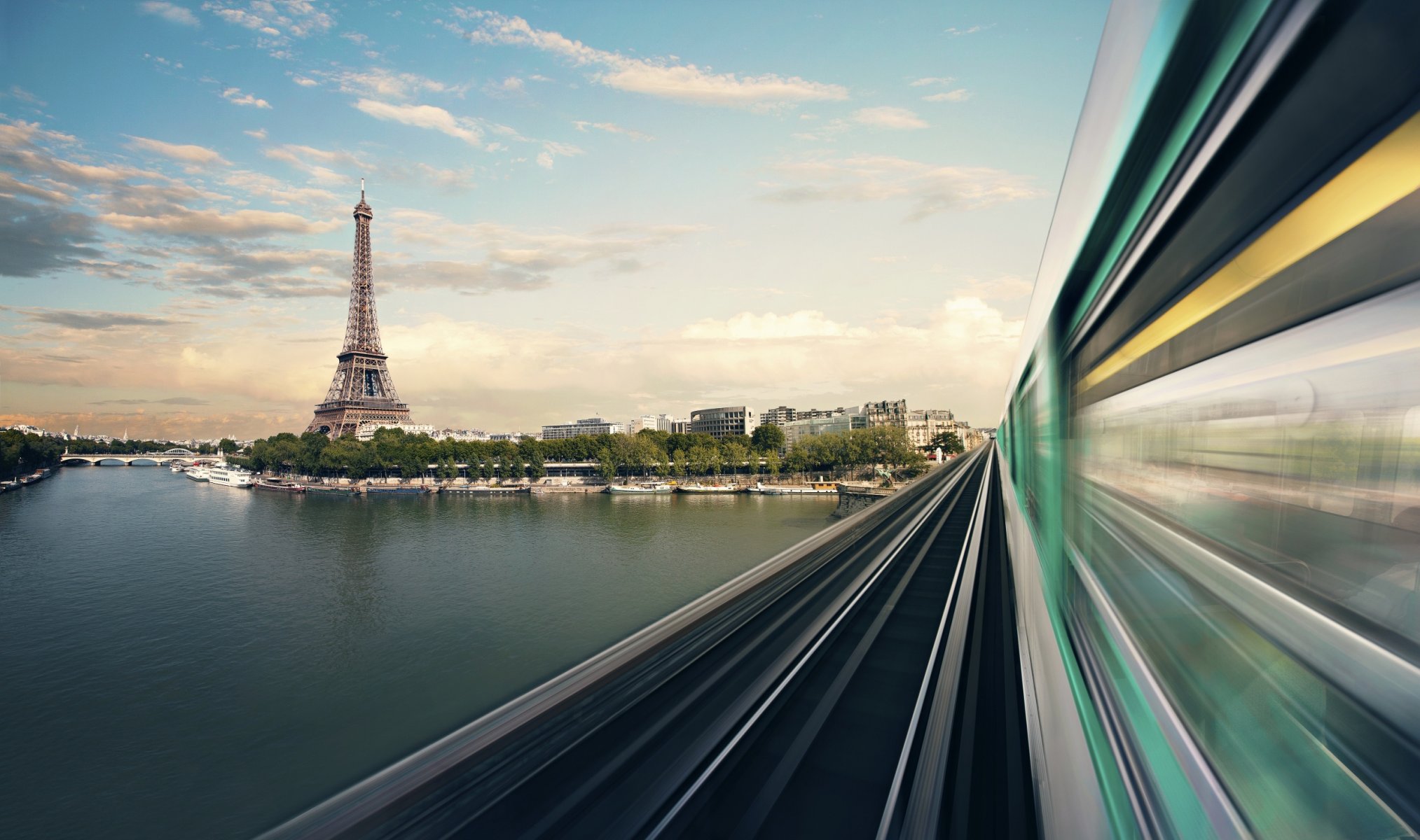 paris eiffel tower train motion