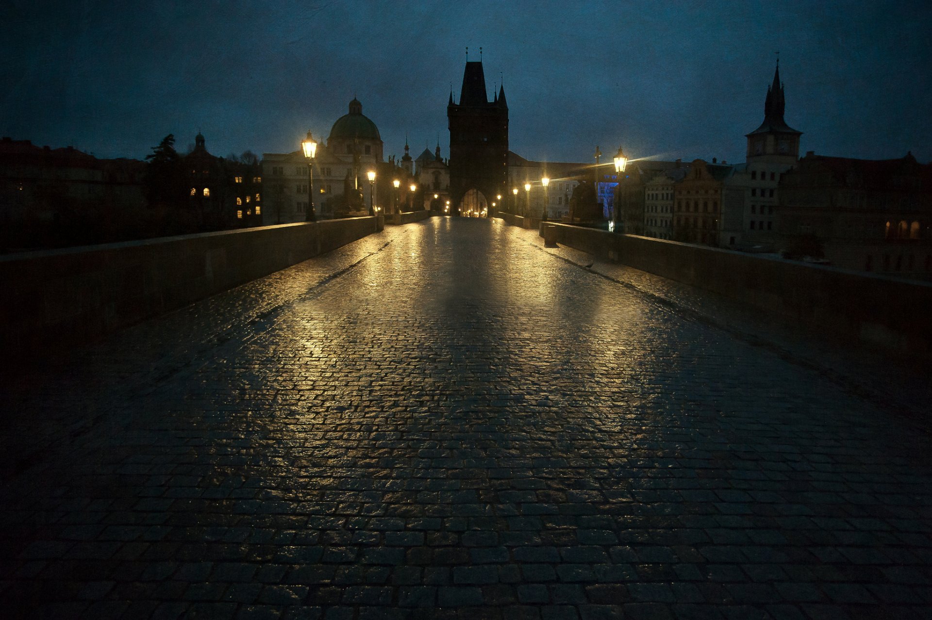 praga ponte carlo notte luci lanterne