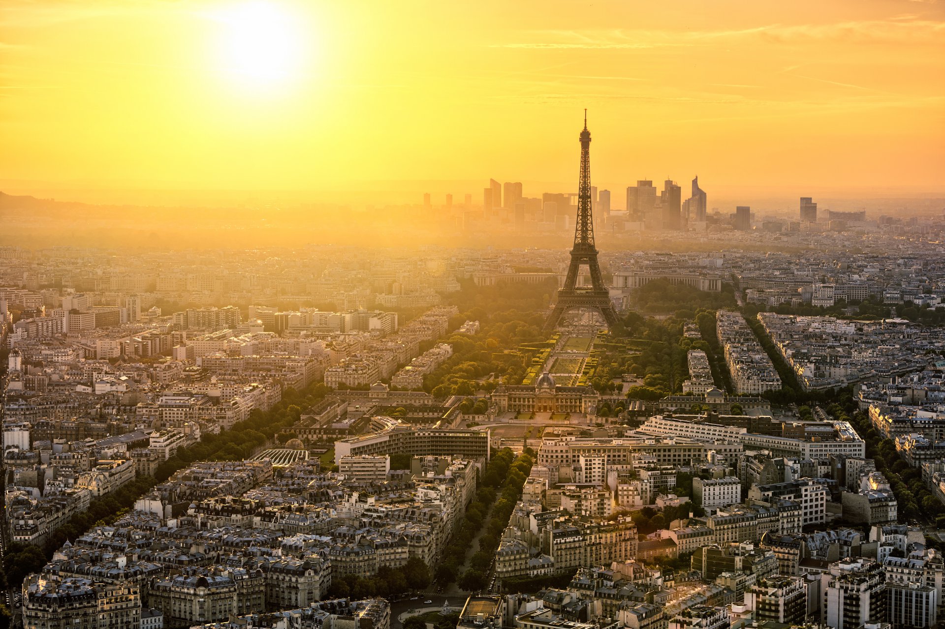 paris frankreich stadt morgen morgendämmerung eiffelturm la tour eiffel häuser gebäude straßen straßen bäume architektur panorama