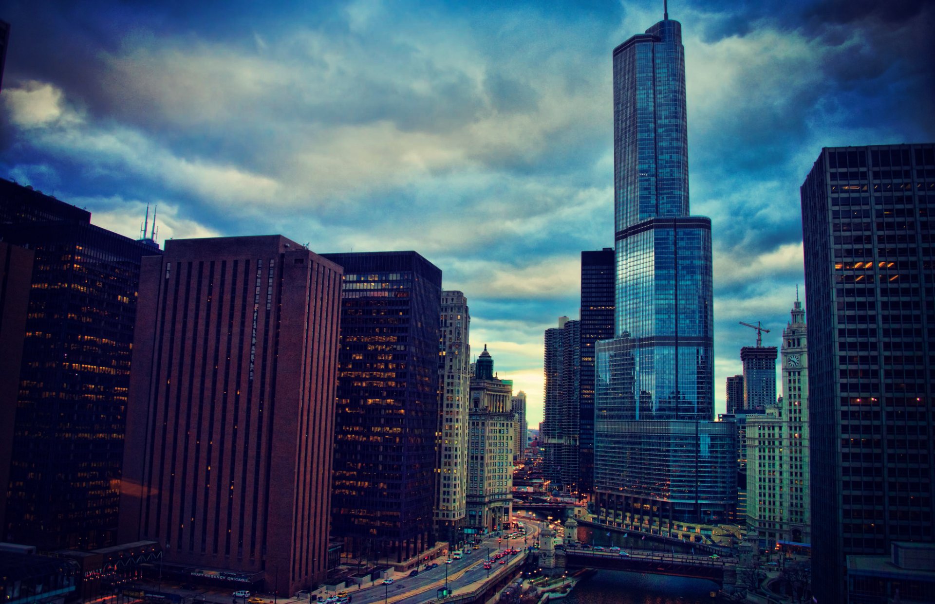 chicago illinois città fiume grattacieli sera altezza edifici luci