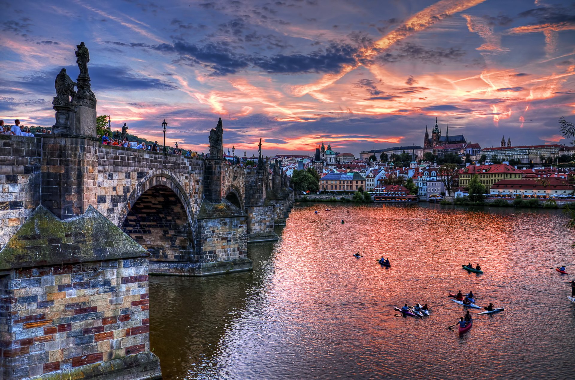 tchèque république prage république tchèque prague pont rivière ville soirée architecture maisons nuages nuages