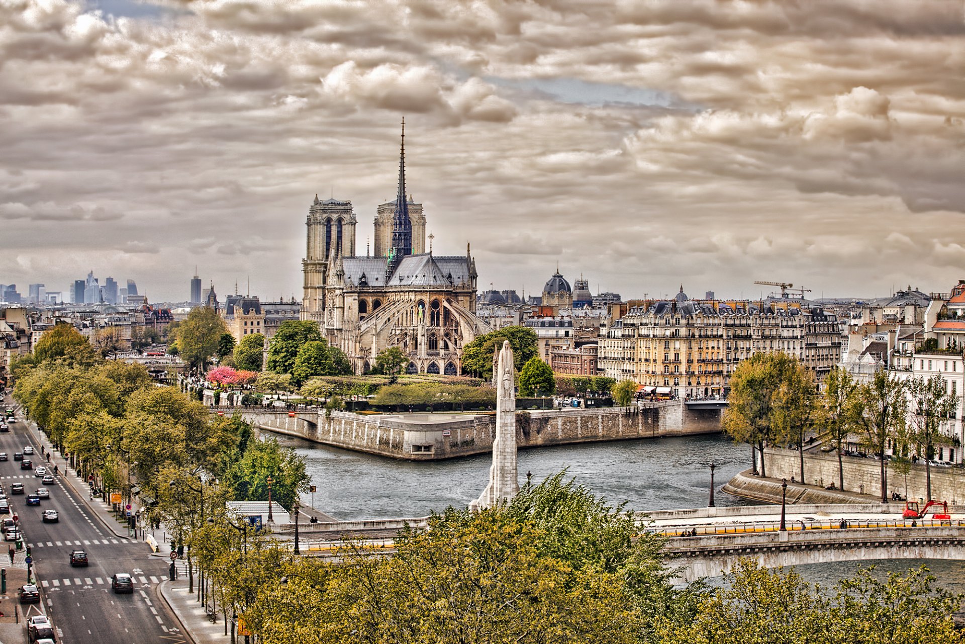 notre dame de paris notre dame de paris catedral de notre dame parís francia ciudad carretera coches puente río sena cielo nubes