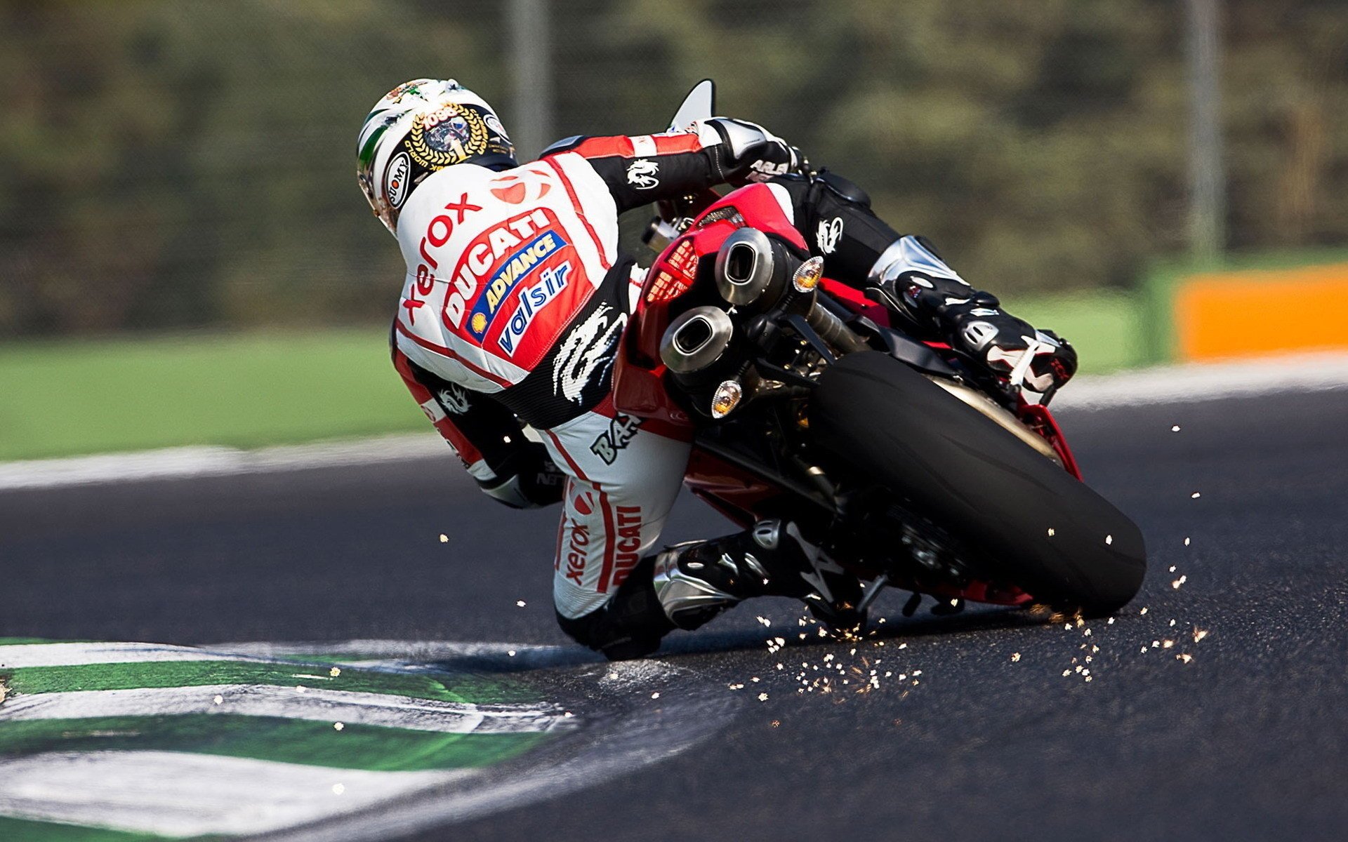 dévers piste moto ducati pilote vitesse pilot motorcycle