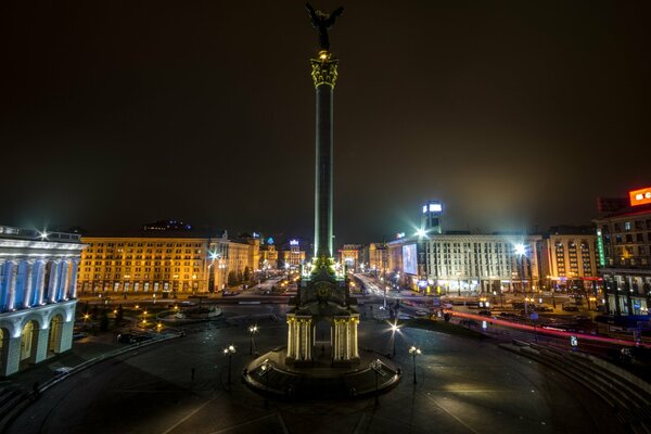 Maidan independencia noche Ucrania