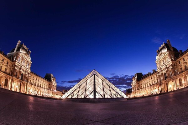 Ville nocturne illuminée de Paris