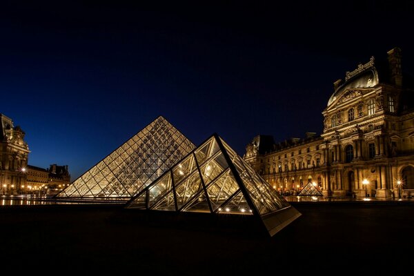 Il Louvre da non dimenticare a Parigi