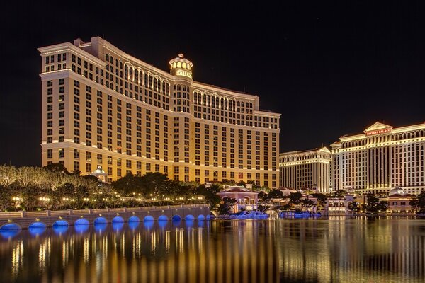 Luxury hotels in Vegas - evening aesthetics