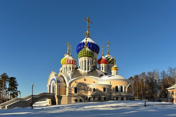 Cathédrale de Moscou sur fond d hiver