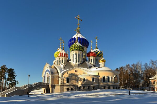 Московский собор на зимнем фоне