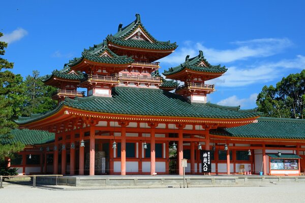 Kyoto-Tempel in der Tagessonne