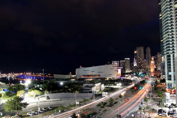 Ciudad nocturna en Florida, Miami