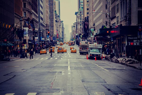 Taxi sulla strada della Sera di New York