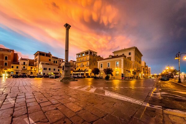 Tramonto in Italia. Crepuscolo serale