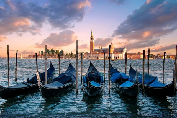 Gondole sul mare a Venezia