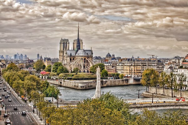 Ein gezeichneter Blick auf die wunderschöne Notre Dame de Paris