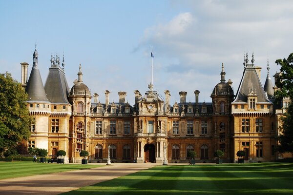 England, taste of Rothschild, estates, palace