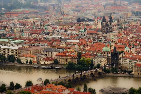 Praga Ponte Carlo sul fiume
