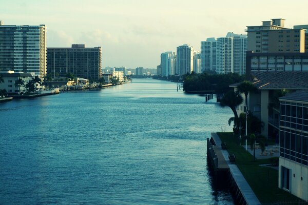 Miami Heights junto al agua