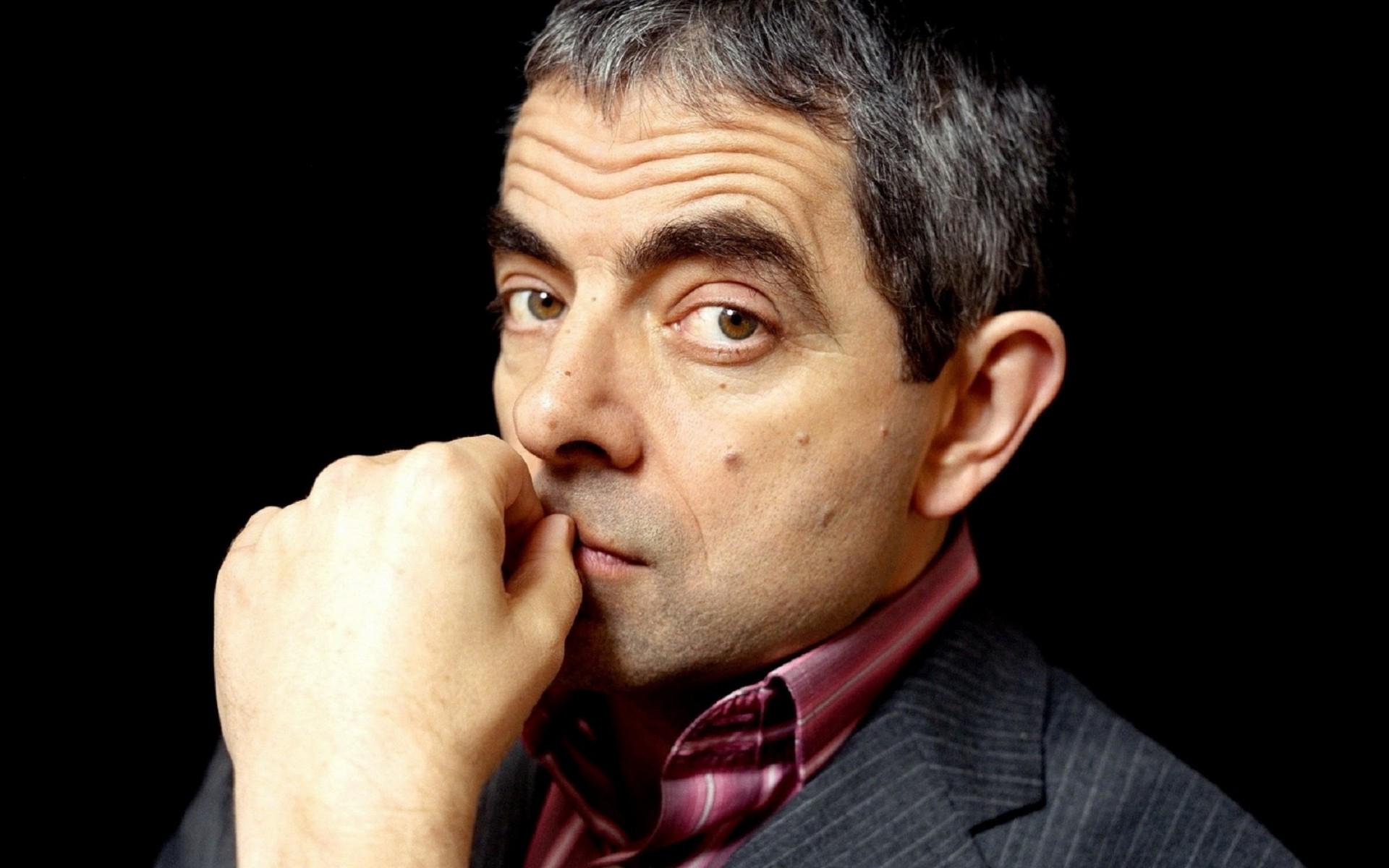 ręka rowan atkinson twarz