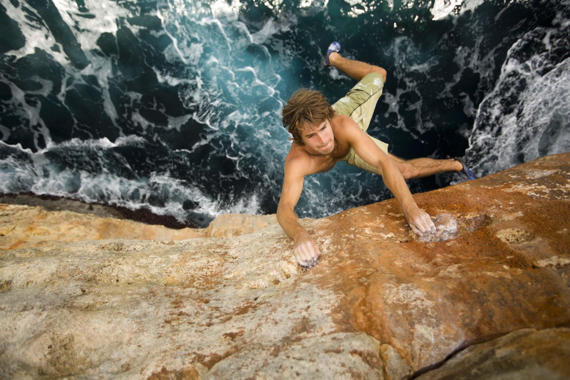 rocas ojos de ámbar agua mar gris deportes